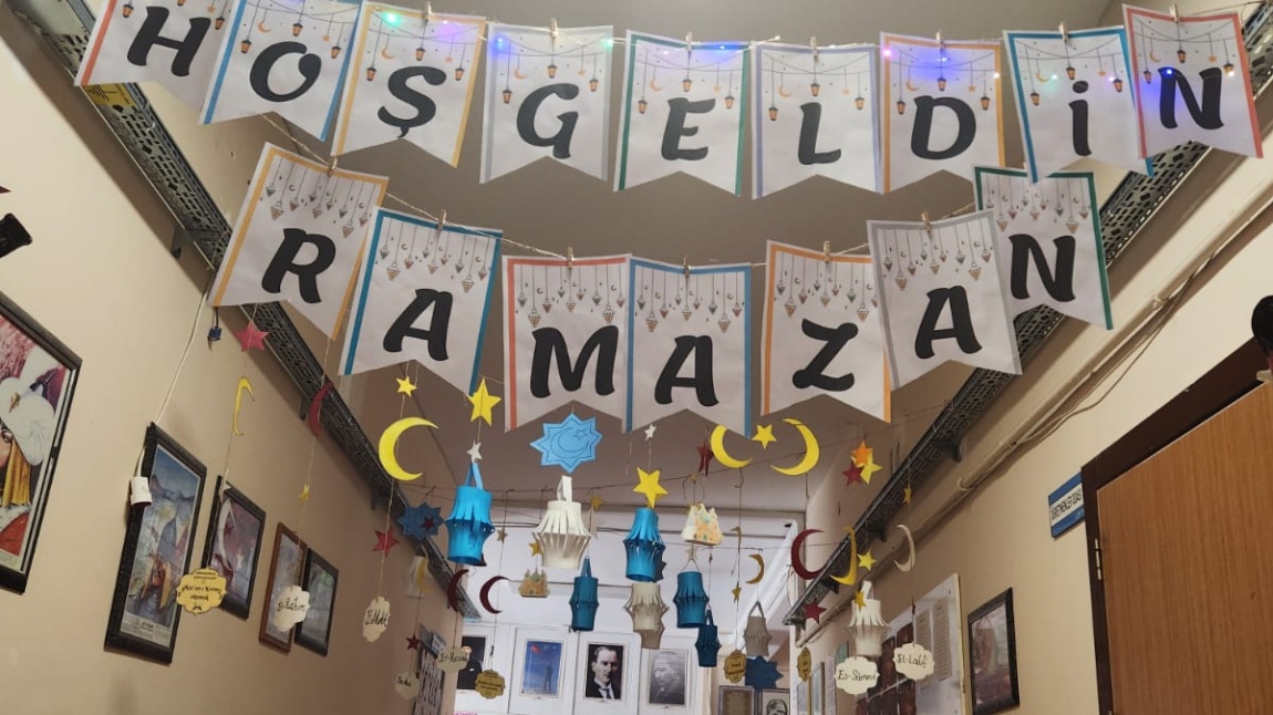 Ramazan Ayının girmesiyle okulumuzda Ramazan sokağı düzenlemesi yaptık